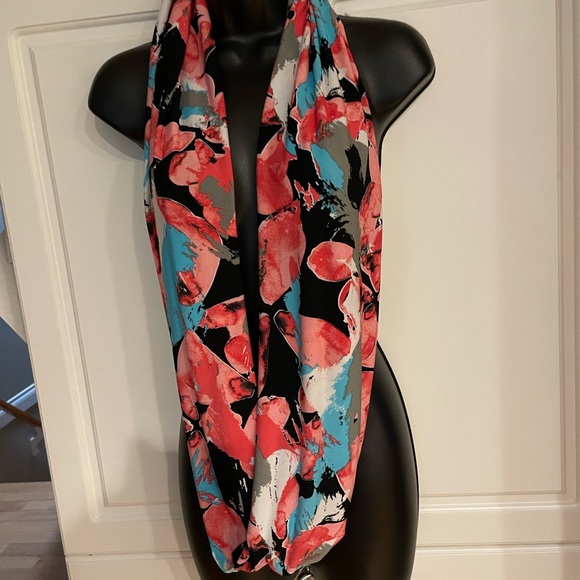 Beautiful infinity skarf- like brand new- fantastic quality - Picture 2 of 5